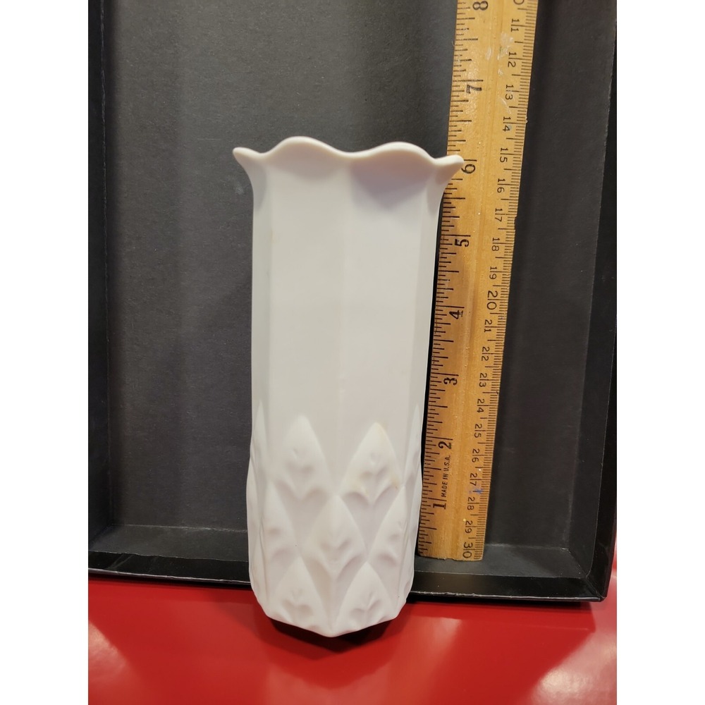 Fine Porcelain Vase Made In Mexico White Embossed Diamond Floral Pattern 6 Inch
